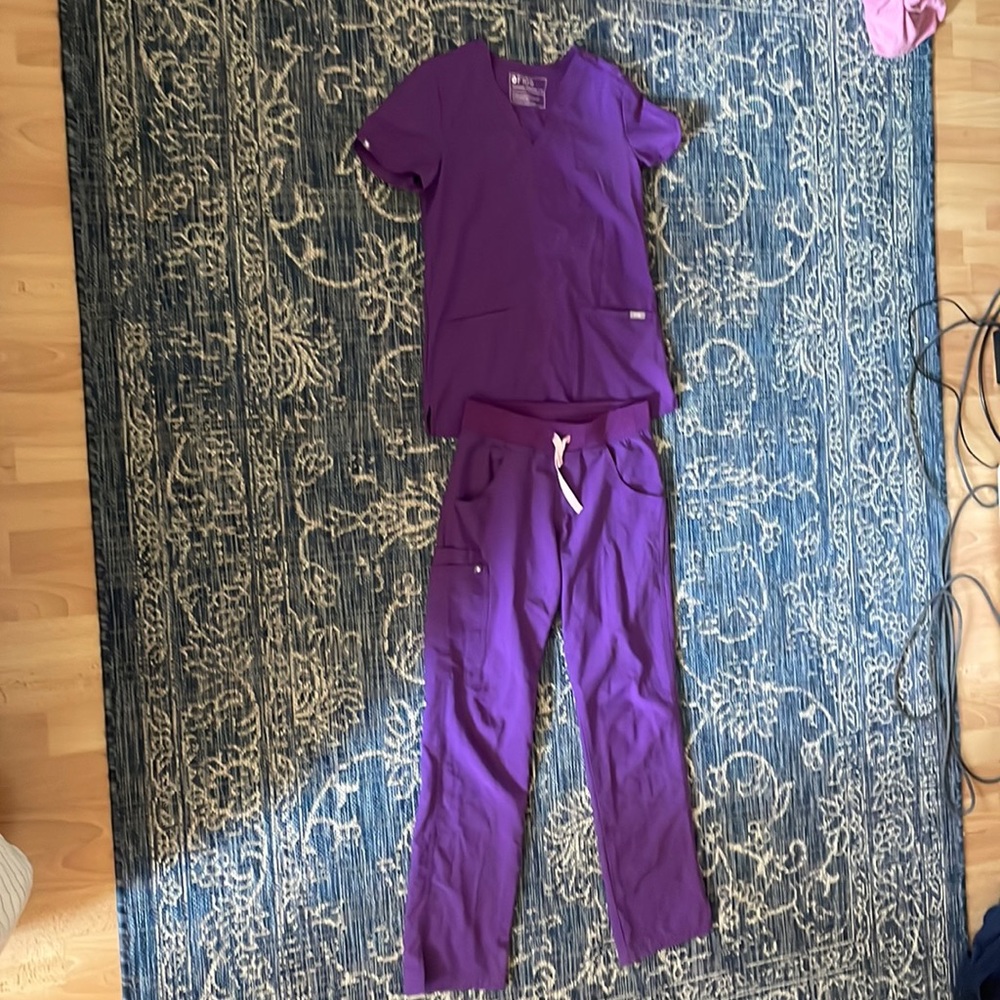 FIGS purple scrubs top & bottom